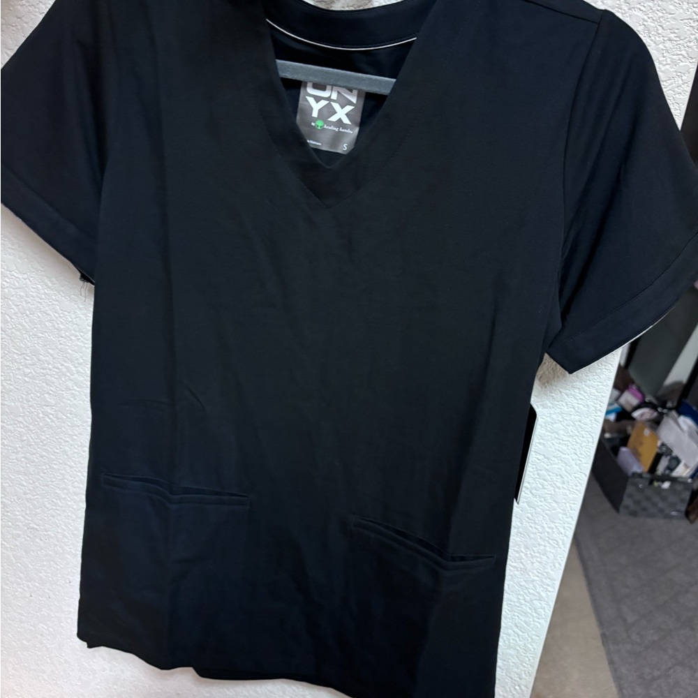 Onyx black top new